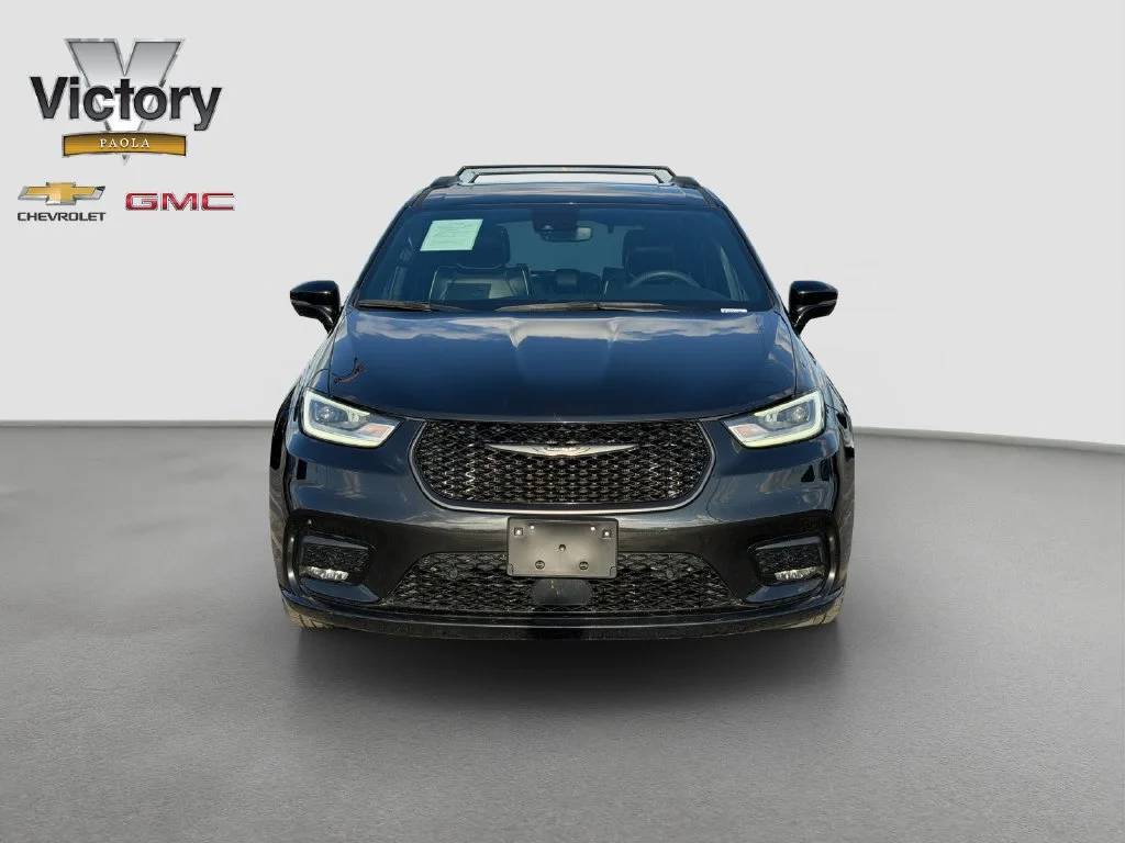 Used 2024 Chrysler Pacifica PHEV Select with VIN 2C4RC1S75RR103139 for sale in Kansas City