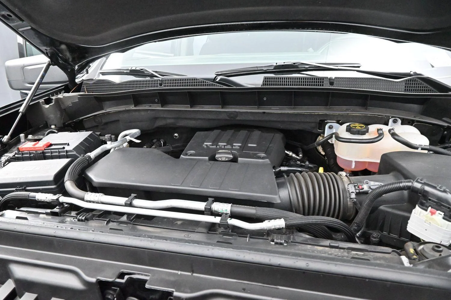 Used 2025 Onyx Black GMC Elevation image 33