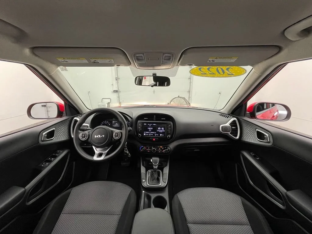 Used 2022  Kia LX image 3