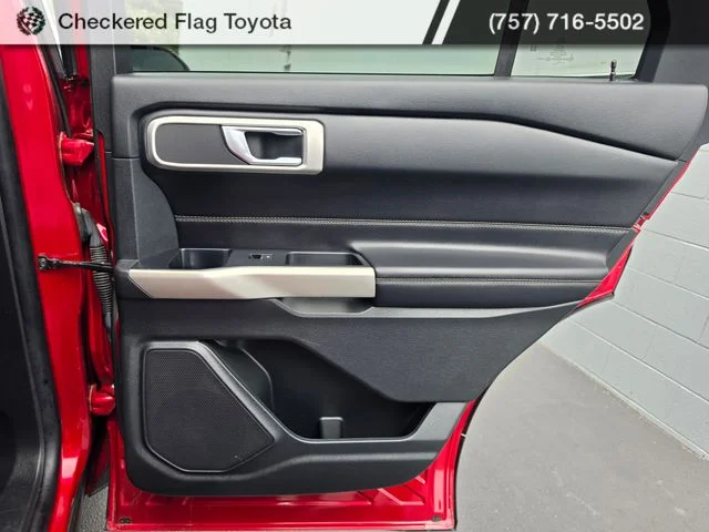 Used 2021 Rapid Red Metallic Tinted Clearcoat Ford XLT image 48