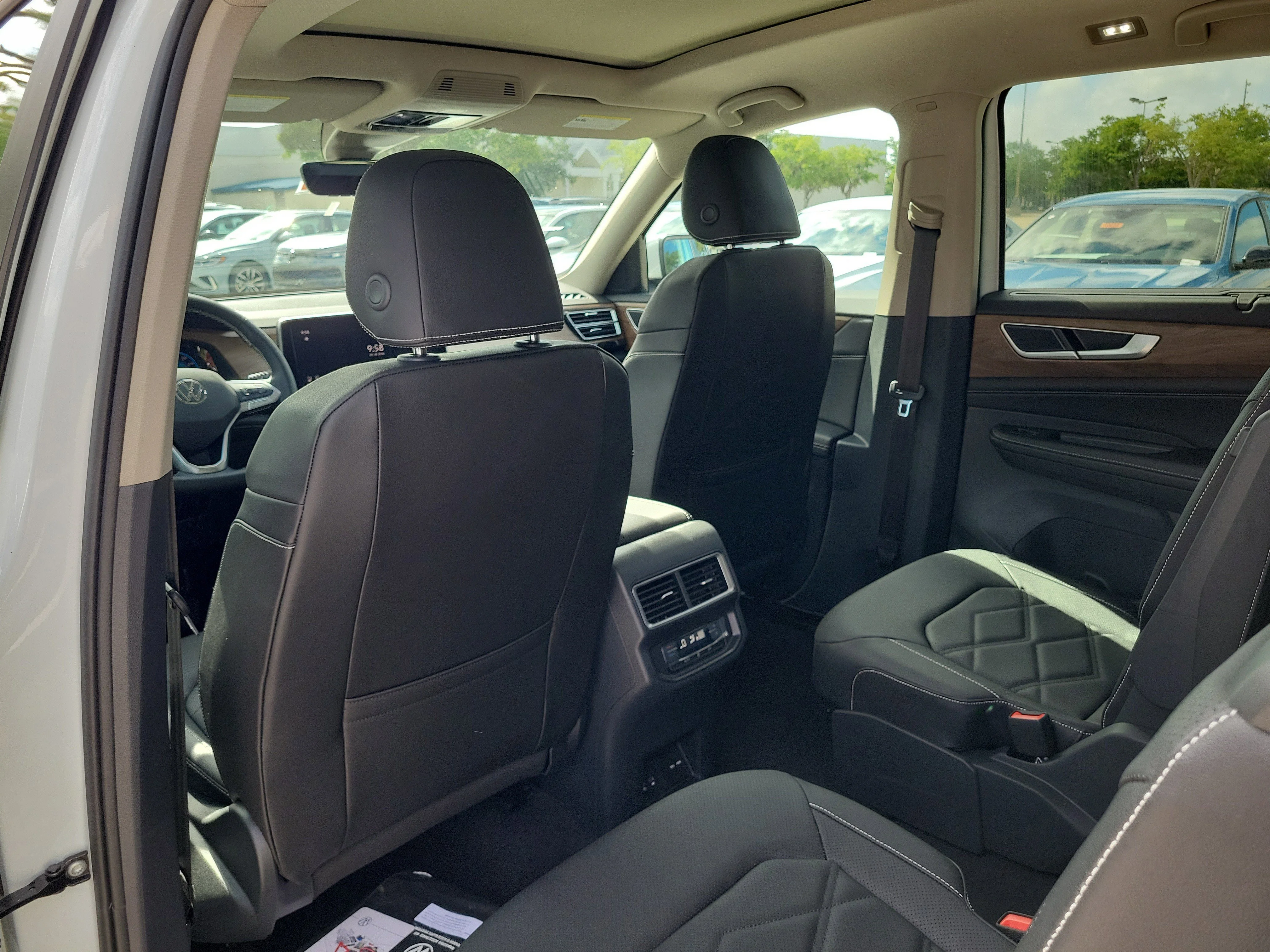 New 2026 White Volkswagen 2.0T SE w/Technology image 14