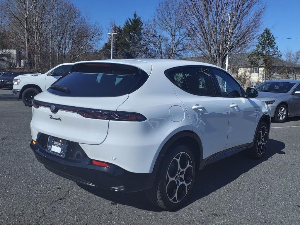 New 2025 Milano White Exterior Paint Alfa Romeo  image 19