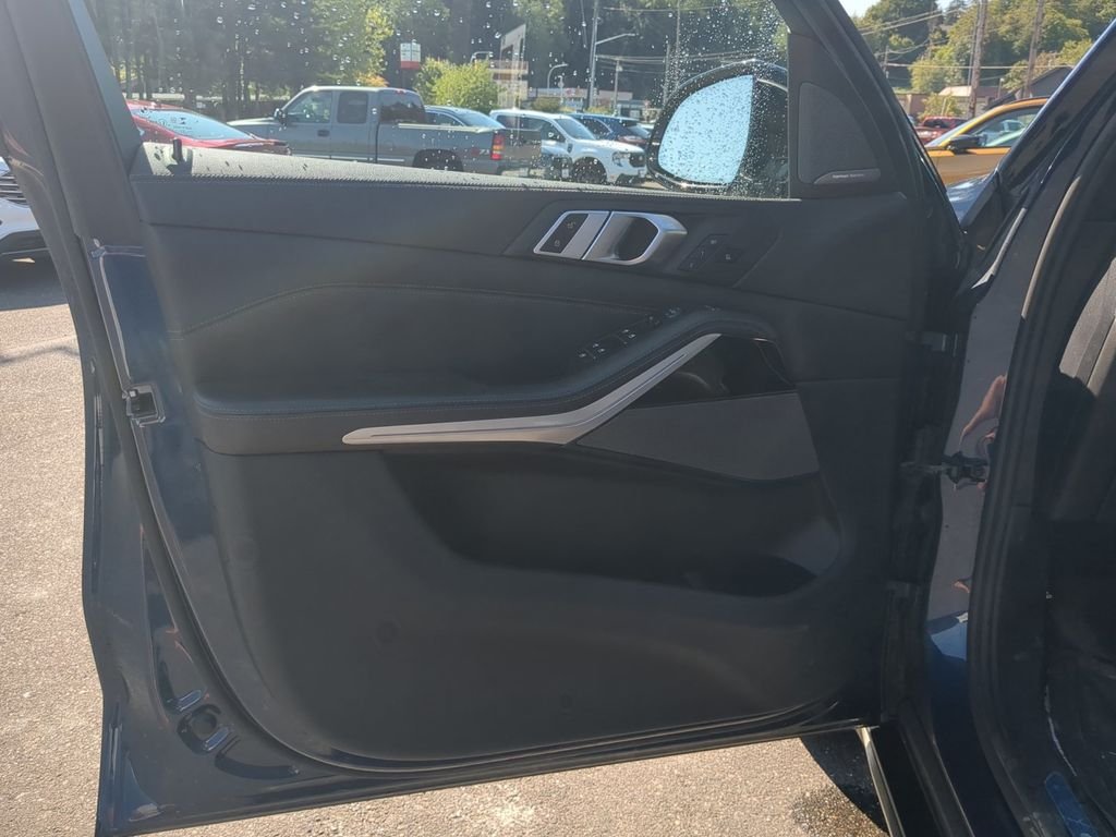 Used 2021 Blue BMW xDrive40i image 13