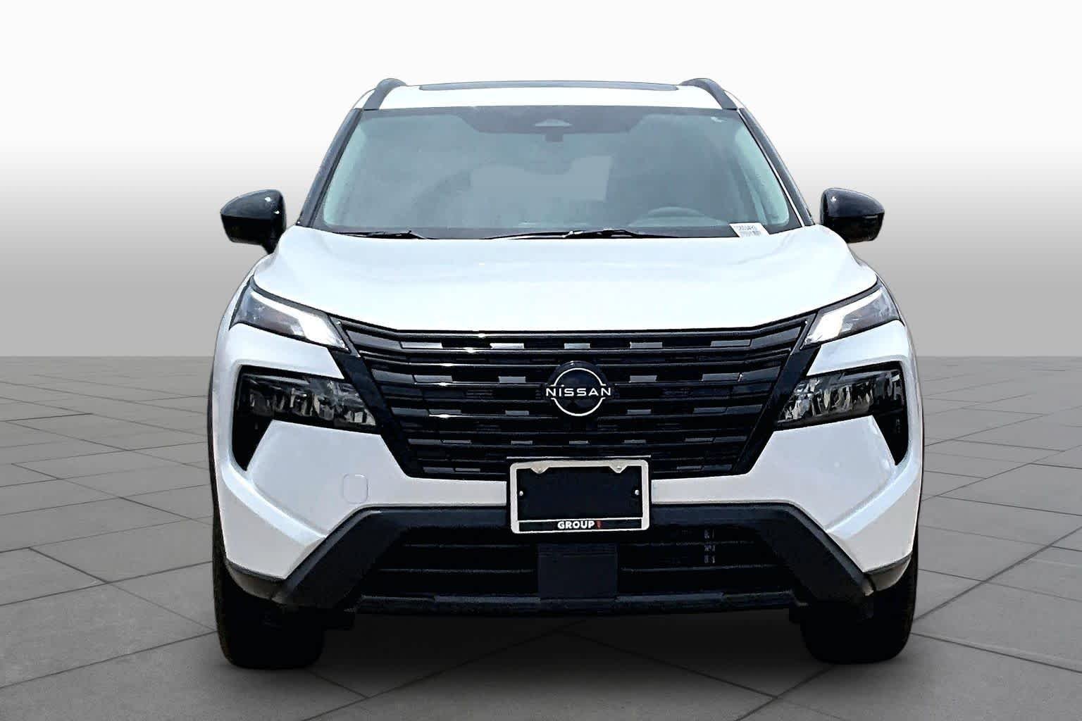 New 2026 Everest White Pearl TriCoat Nissan Dark Armor image 3