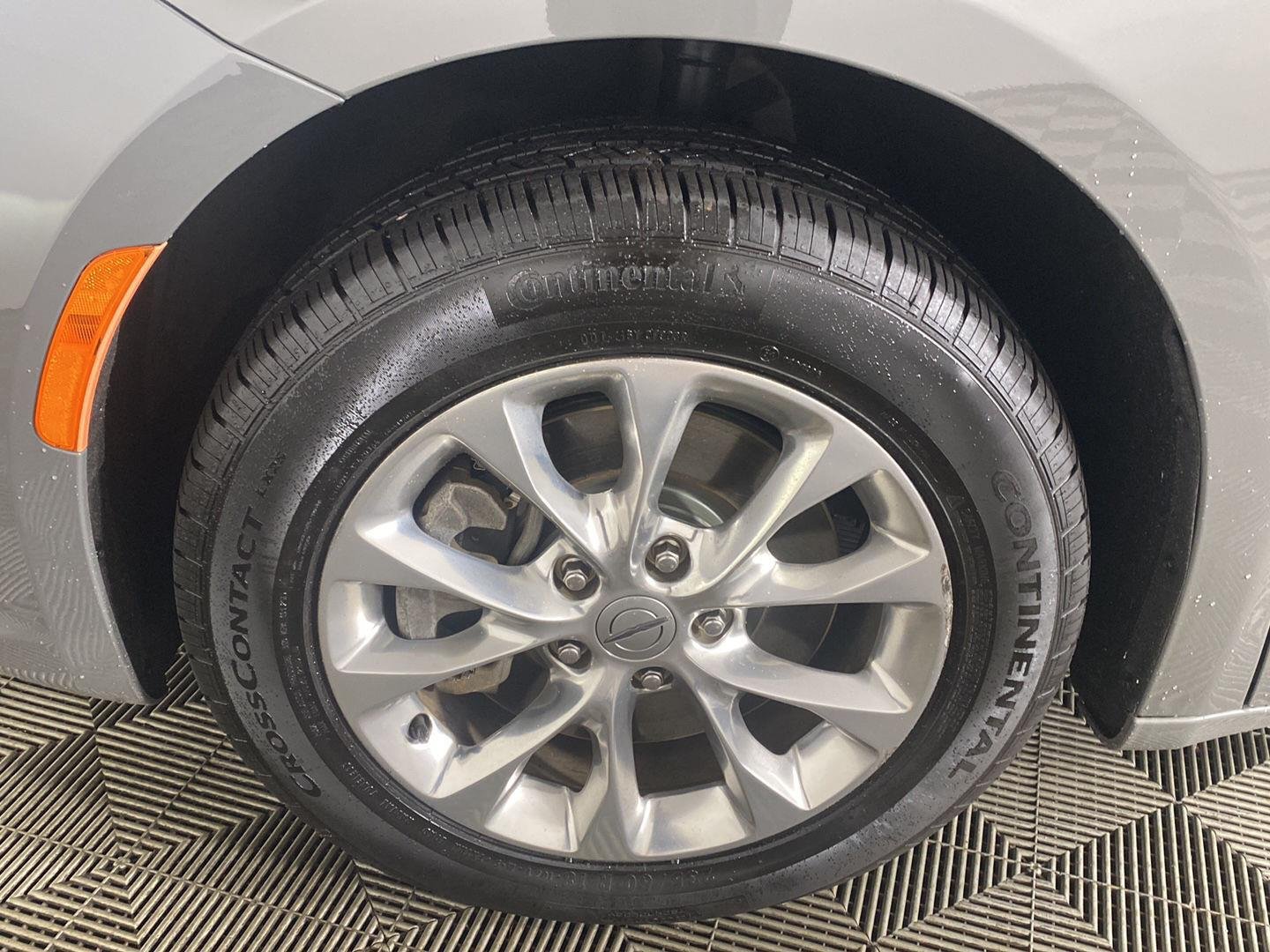 Used 2021 Ceramic Gray Clearcoat Chrysler Touring L AWD image 28