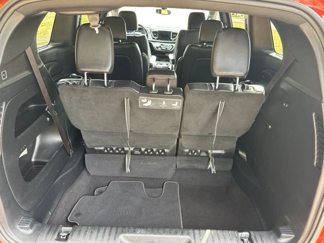 Used 2018 Copper Pearlcoat Chrysler Touring L image 19