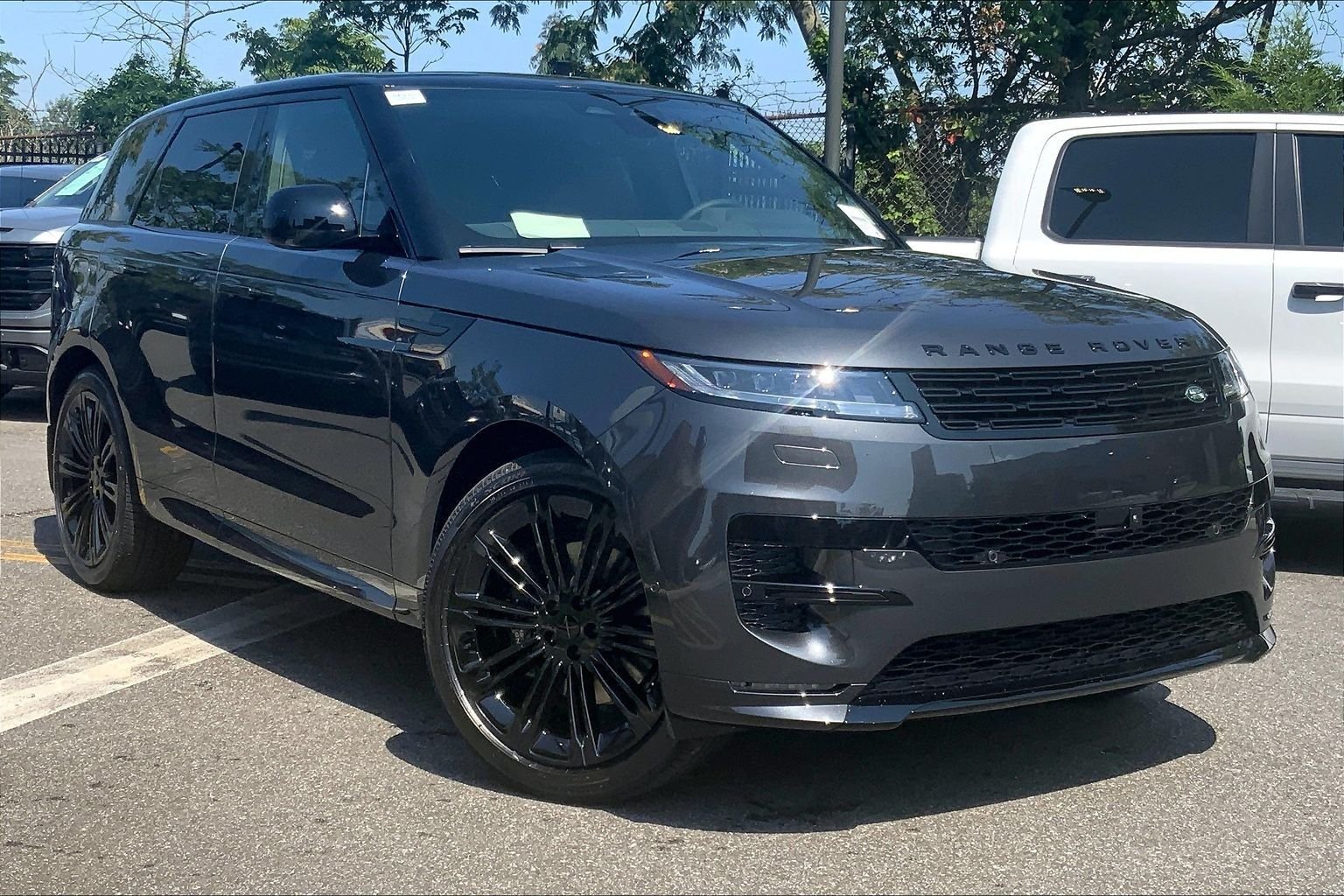 New 2026 Carpathian Grey Land Rover Dynamic SE image 2