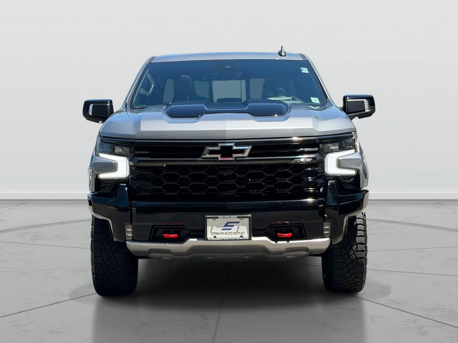 Used 2023 Gray Chevrolet ZR2 image 2