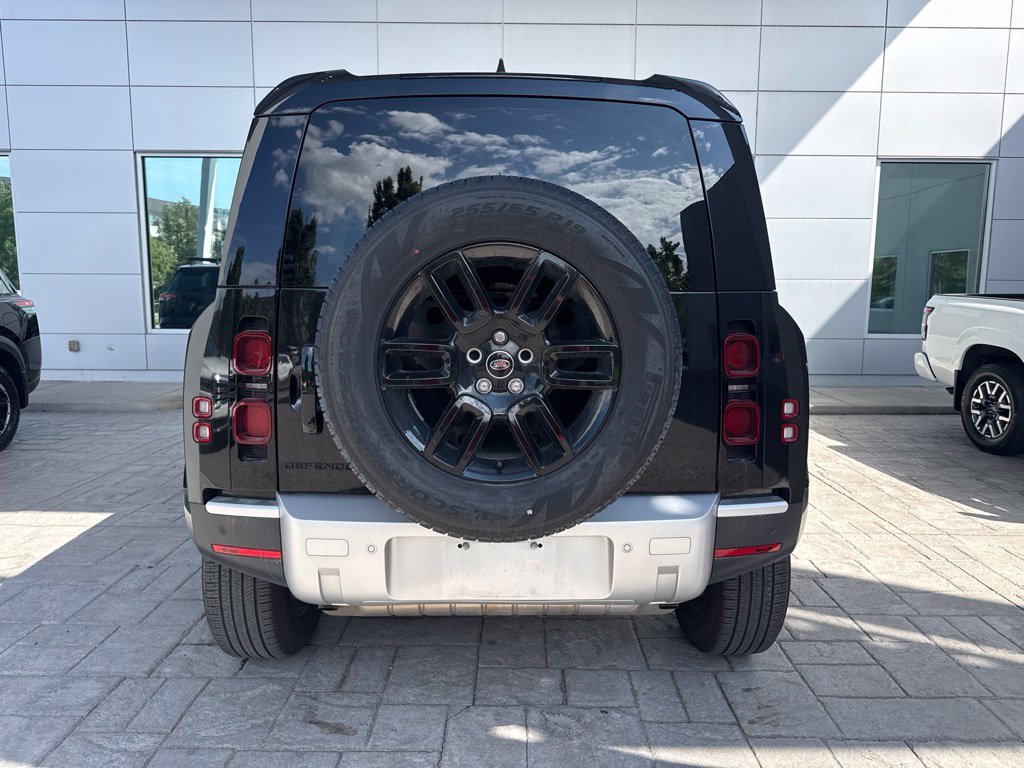 Used 2025 Black Land Rover S image 4