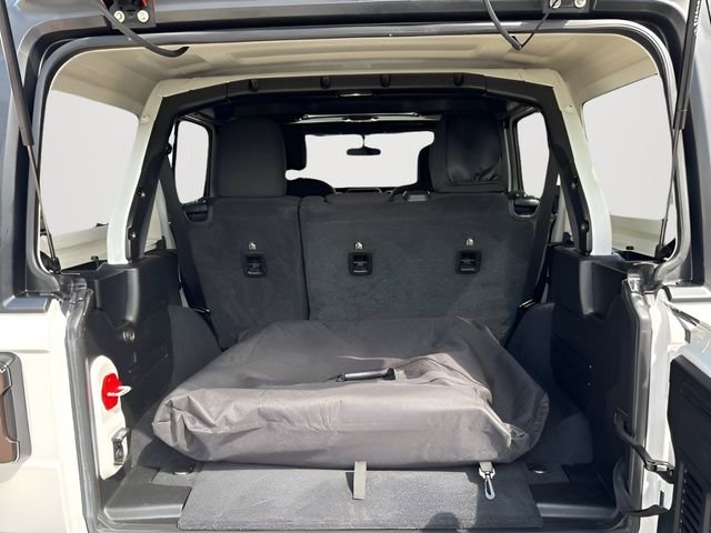 Used 2019 White Jeep Unlimited Sport S image 12