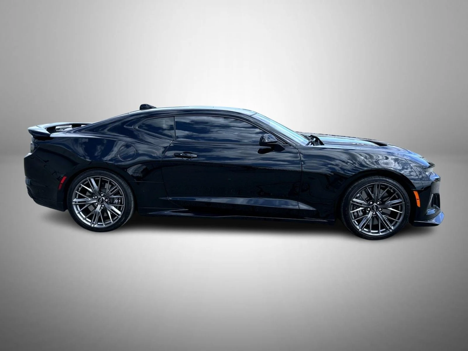 Used 2022 Black Chevrolet ZL1 image 4
