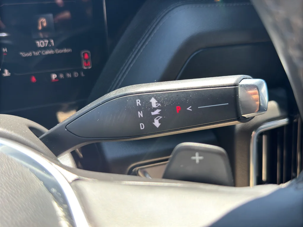 Used 2025 White GMC Denali image 39