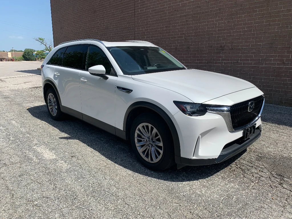 Used 2024 Rhodium White Premium Mazda Preferred image 7
