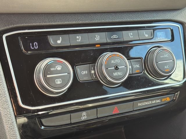 Used 2020 Platinum Gray Metallic Volkswagen 3.6L V6 SEL Premium image 19