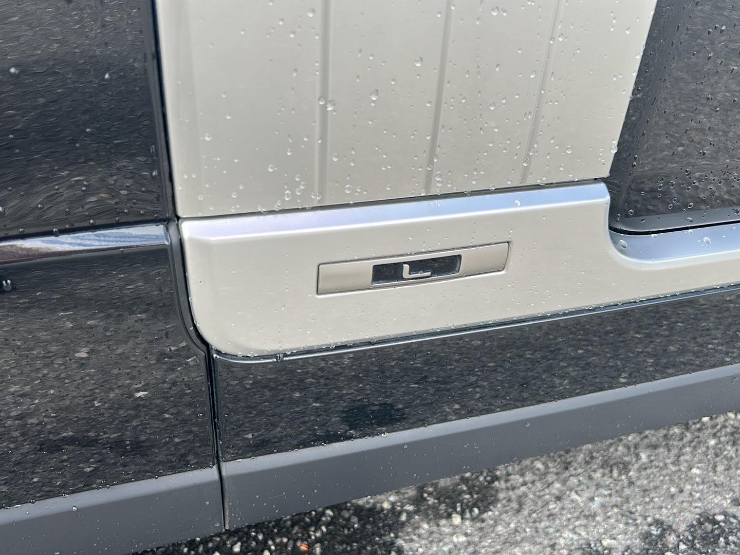 Used 2020 Santorini Black Metallic Land Rover Autobiography image 9