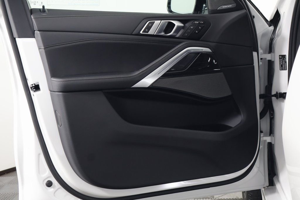 New 2027 Mineral White Metallic BMW xDrive40i image 7