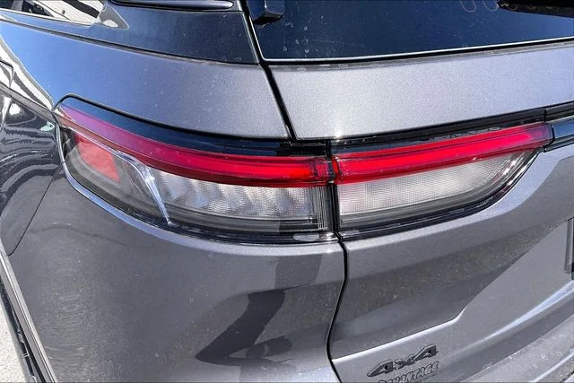 New 2026 Baltic Gray Metallic Clear-Coat Exterior Paint Jeep Laredo Altitude image 25