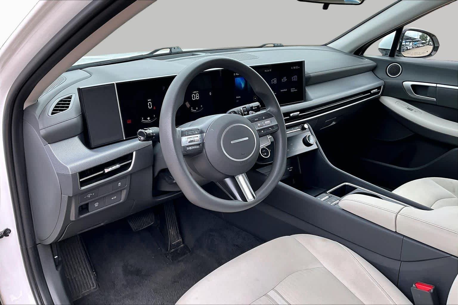 Used 2025 Serenity White Hyundai SEL image 16
