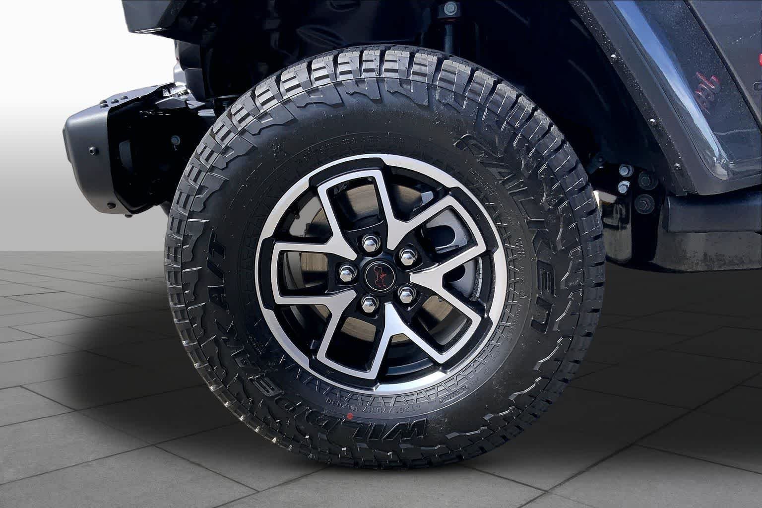 New 2026 Granite Crystal Metallic Clear-Coat Exterior Paint Jeep Shadow Ops image 9