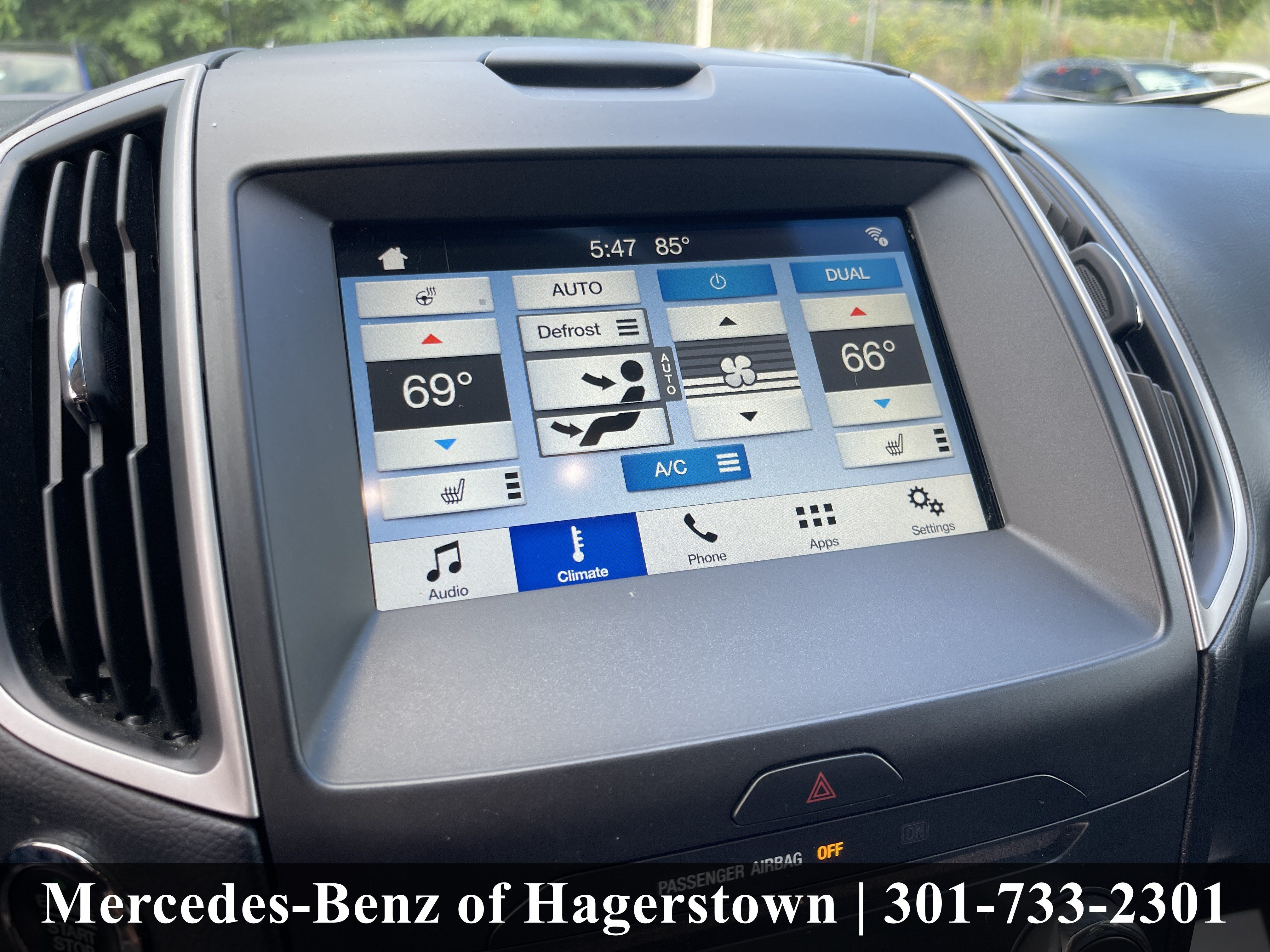 Used 2018 Oxford White Ford SEL FWD image 12