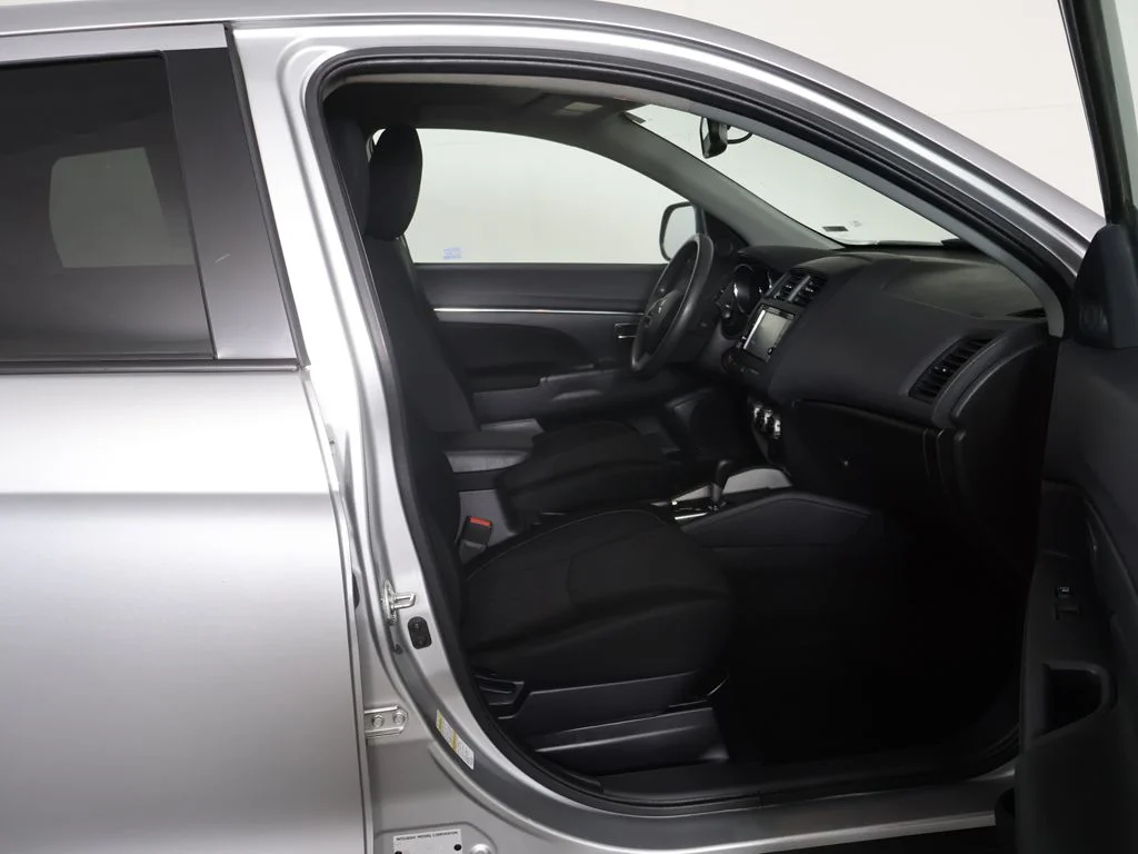 Used 2023 Silver Mitsubishi 2.0 ES image 24