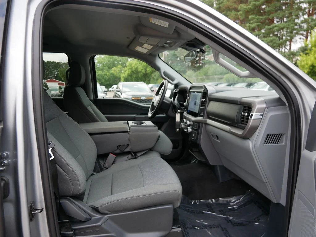 Used 2025 Silver Ford XLT image 8