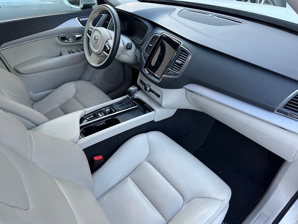 Used 2021 White Volvo T5 Momentum image 6