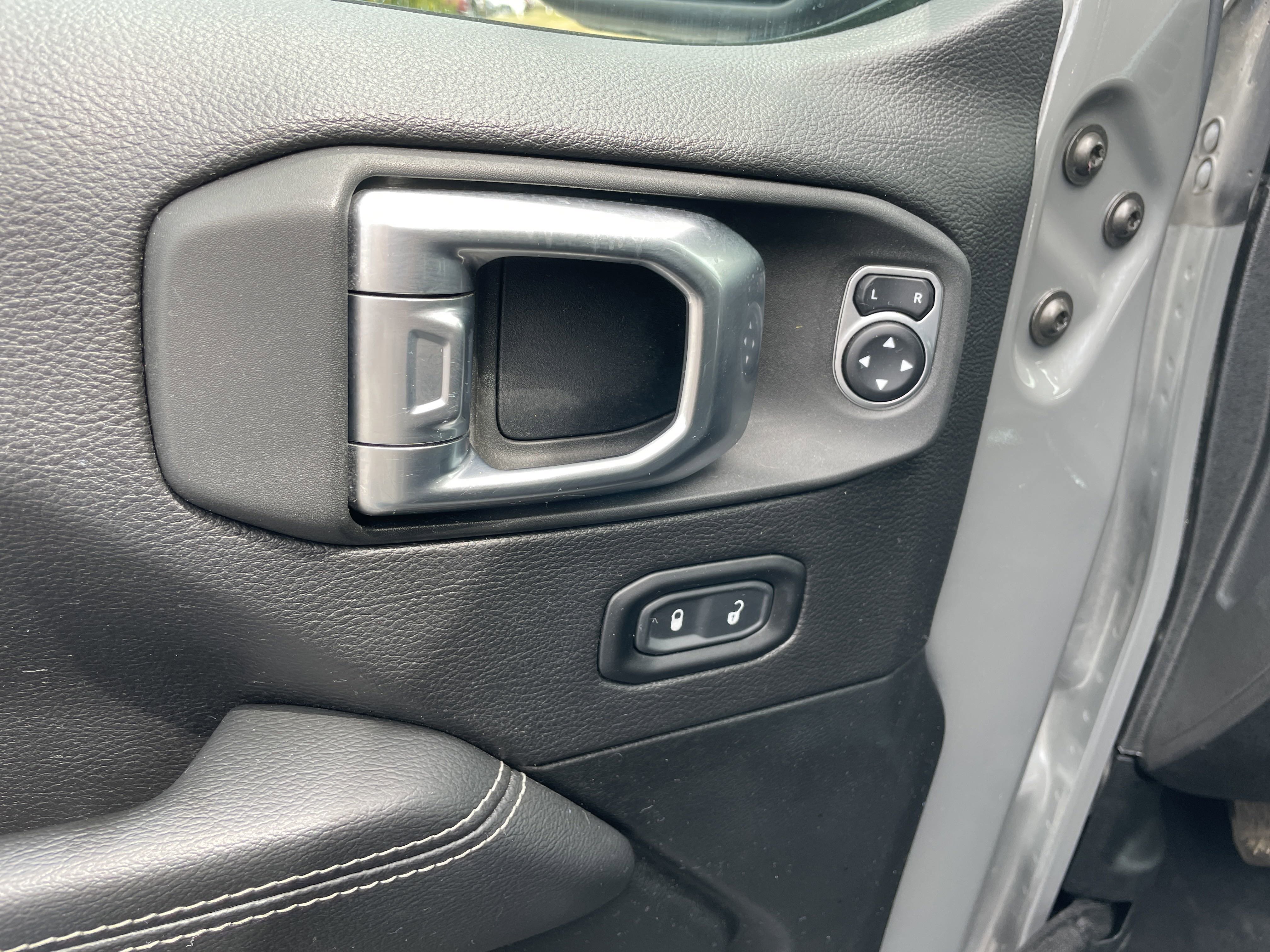 Used 2020 Sting-Gray Clearcoat Jeep Sahara image 15