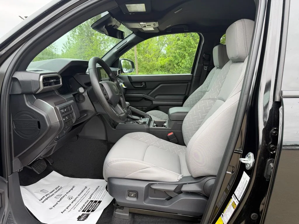 2026 Toyota Tacoma SR5 - Photo 12
