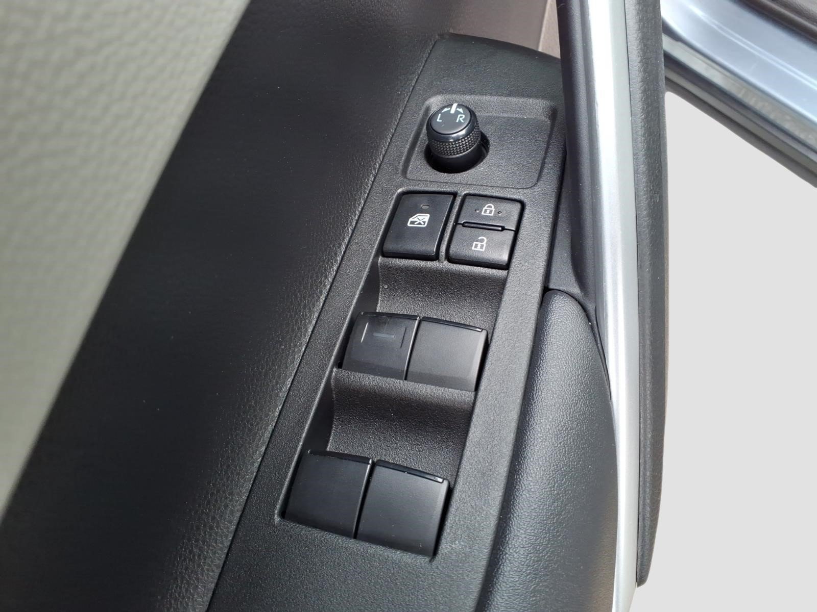 Used 2022 Celestite 1k3 Toyota LE image 16
