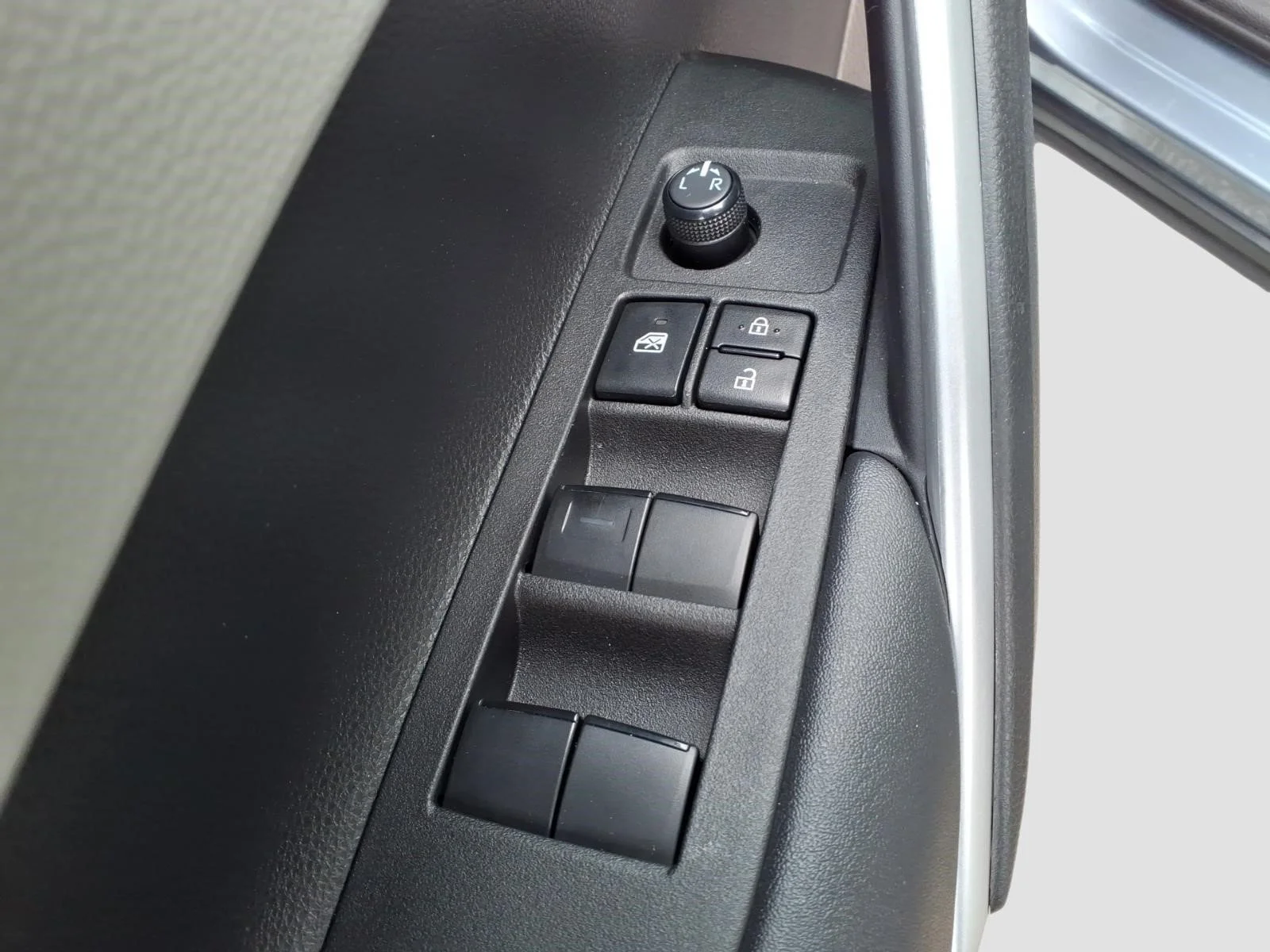 Used 2022 Celestite 1k3 Toyota LE image 16