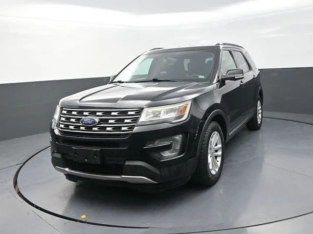Used 2017 Black Ford XLT image 6