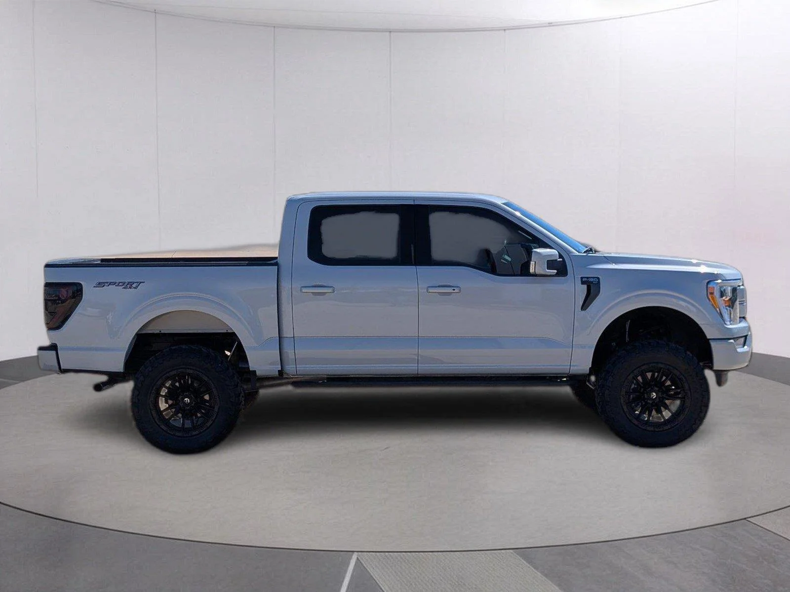 Used 2021 Space White Ford XLT image 9