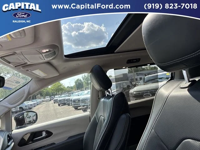 Used 2024 White Chrysler Limited image 21