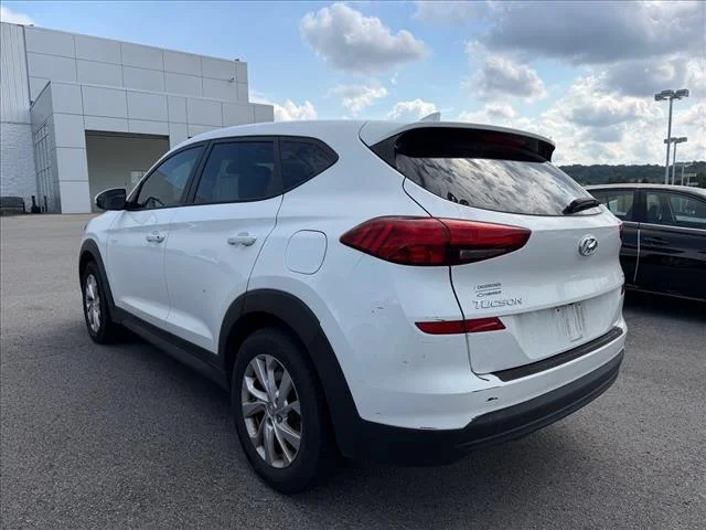 Used 2021 White Cream Hyundai SE image 6