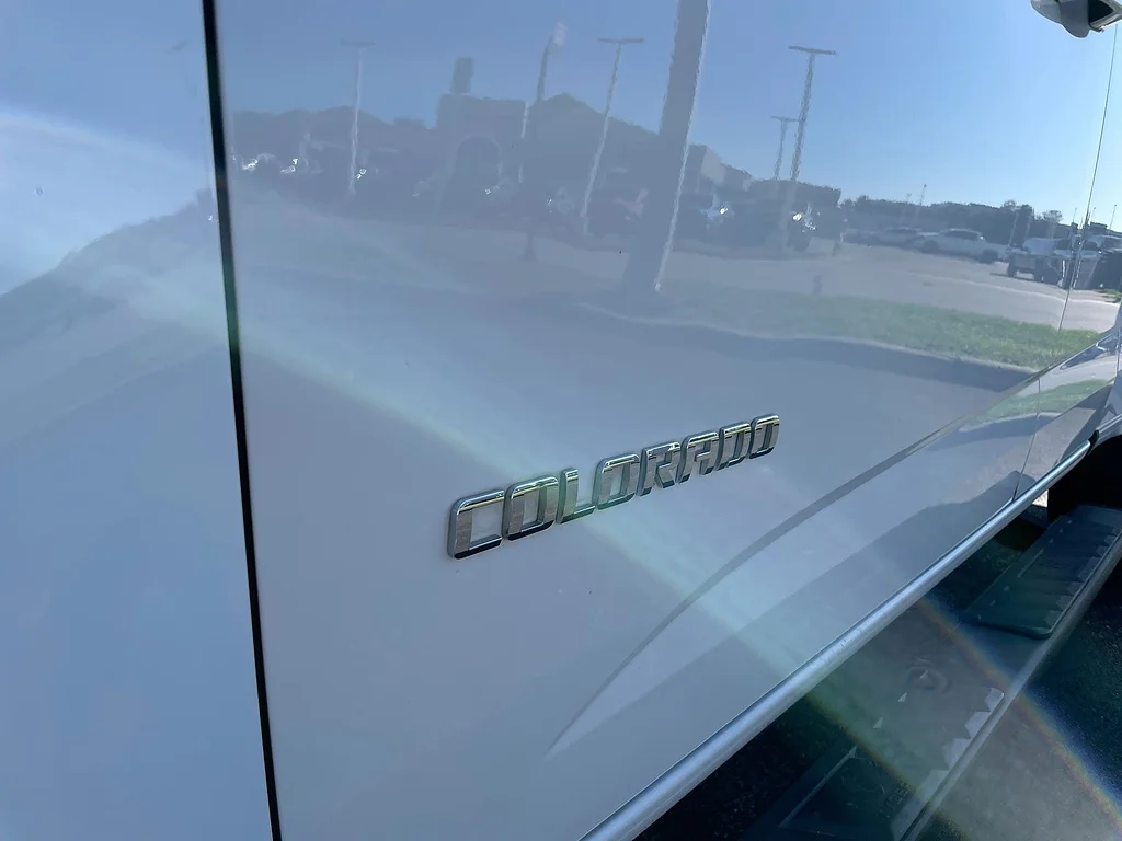 Used 2018 Summit White Chevrolet LT image 29