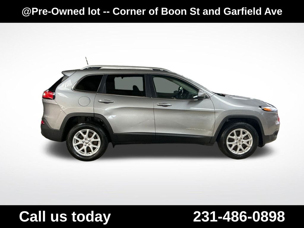 Used 2016 Silver Jeep Latitude image 6