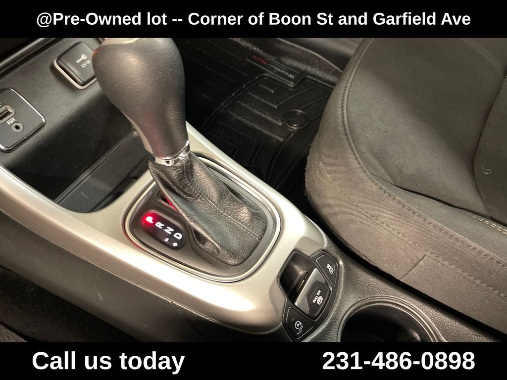 Used 2018 Orange Jeep Sport image 25
