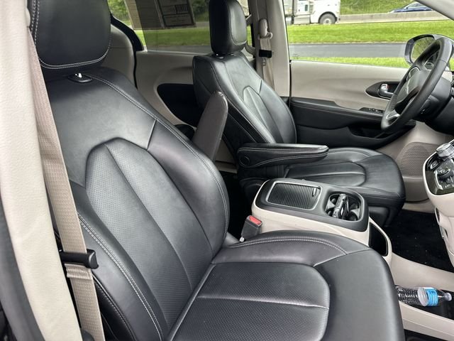 Used 2024 Black Chrysler Touring L image 29
