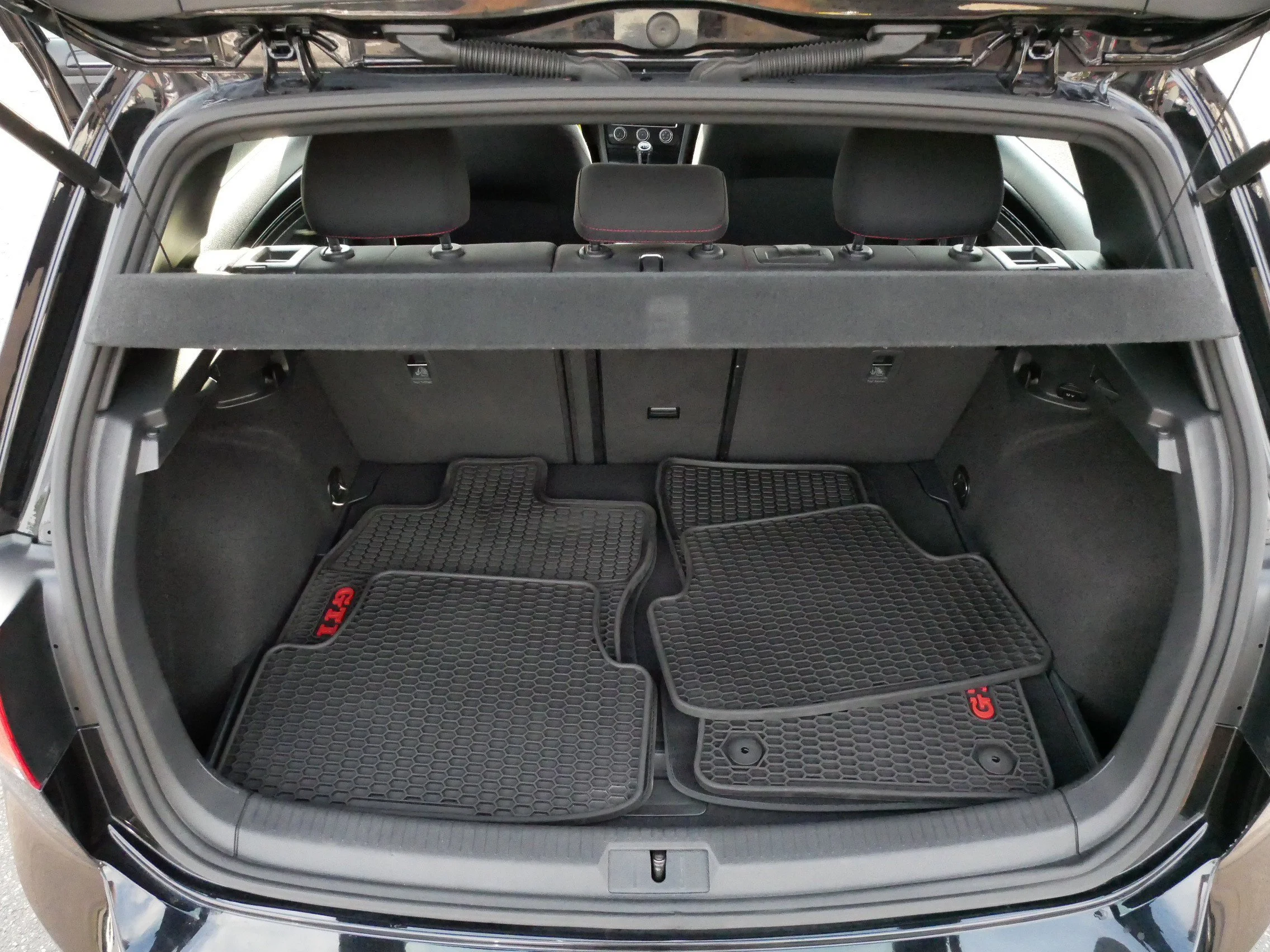Used 2015 Deep Black Pearl Volkswagen S image 18