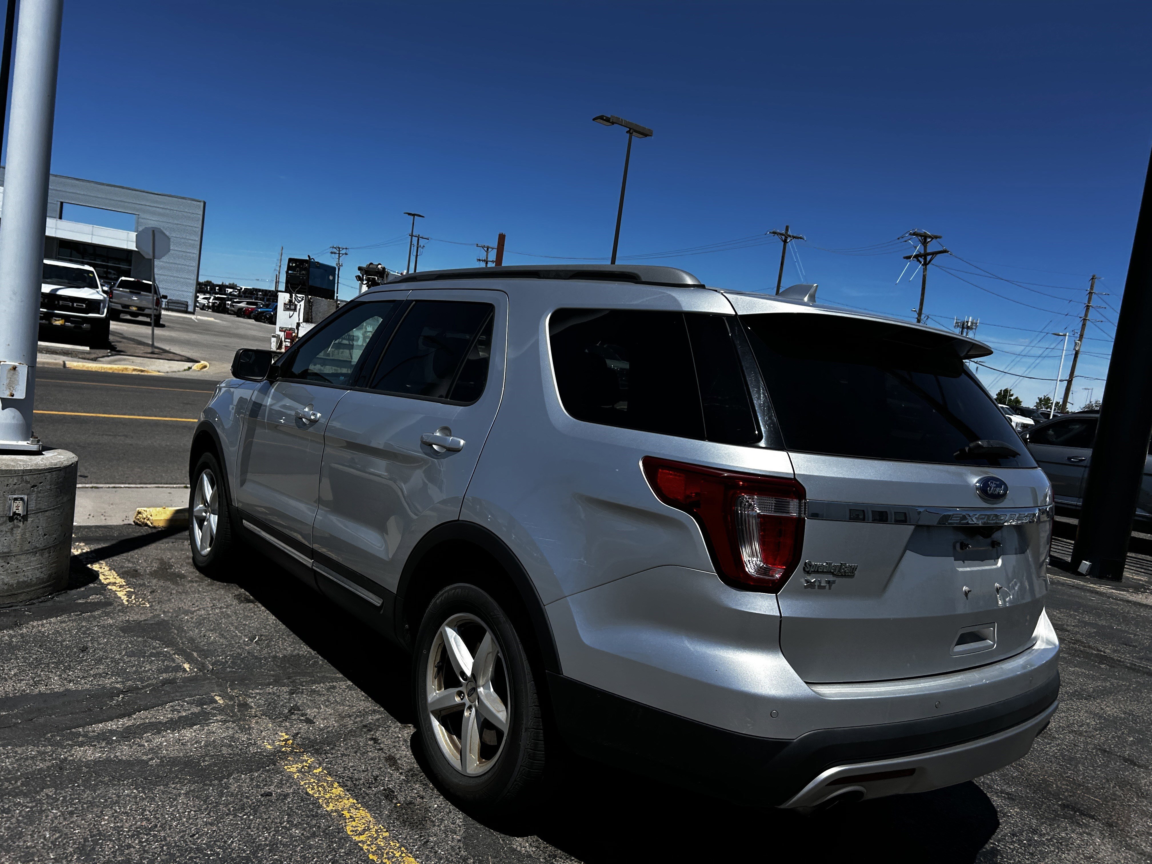 Used 2017 Ingot Silver Ford XLT image 2