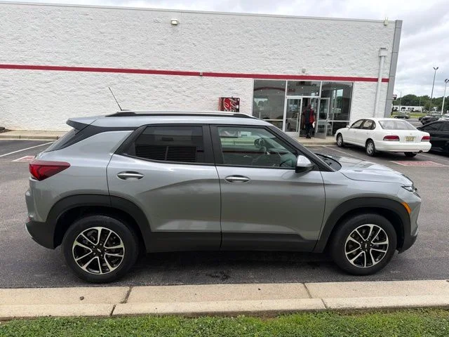 Used 2025 Gray Chevrolet  image 10