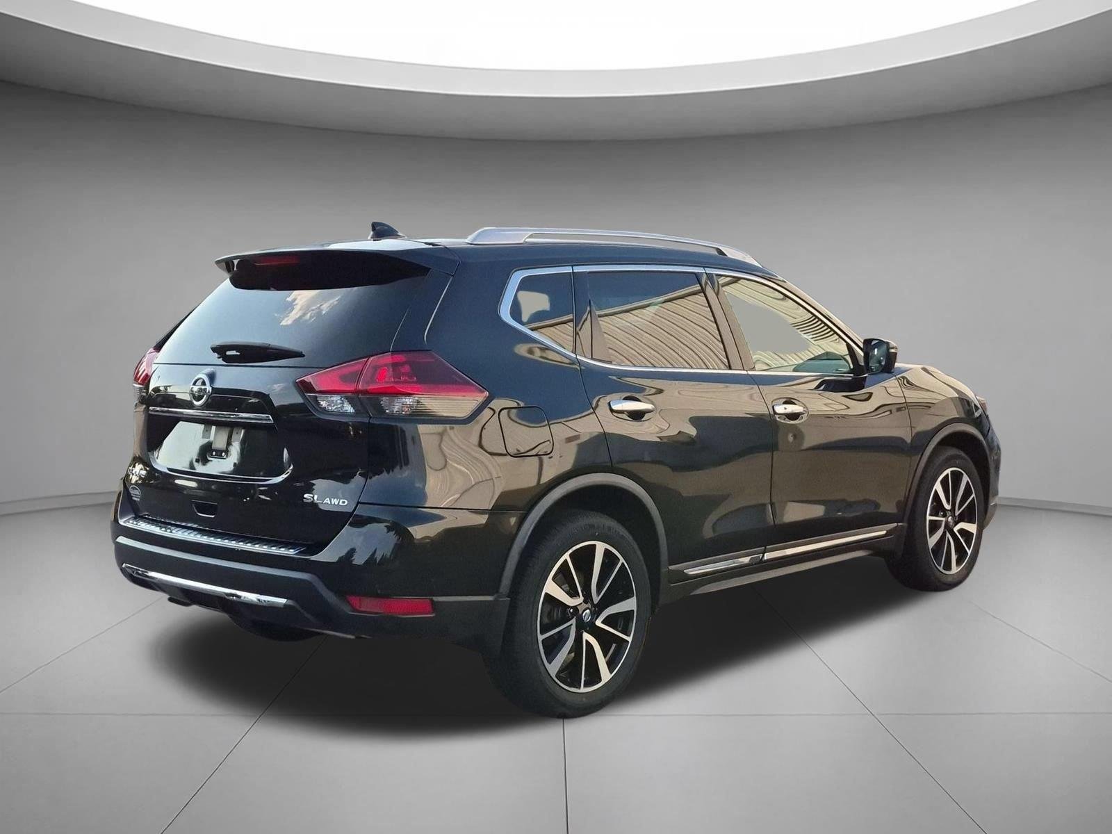 Used 2018 Magnetic Black Nissan SL image 5