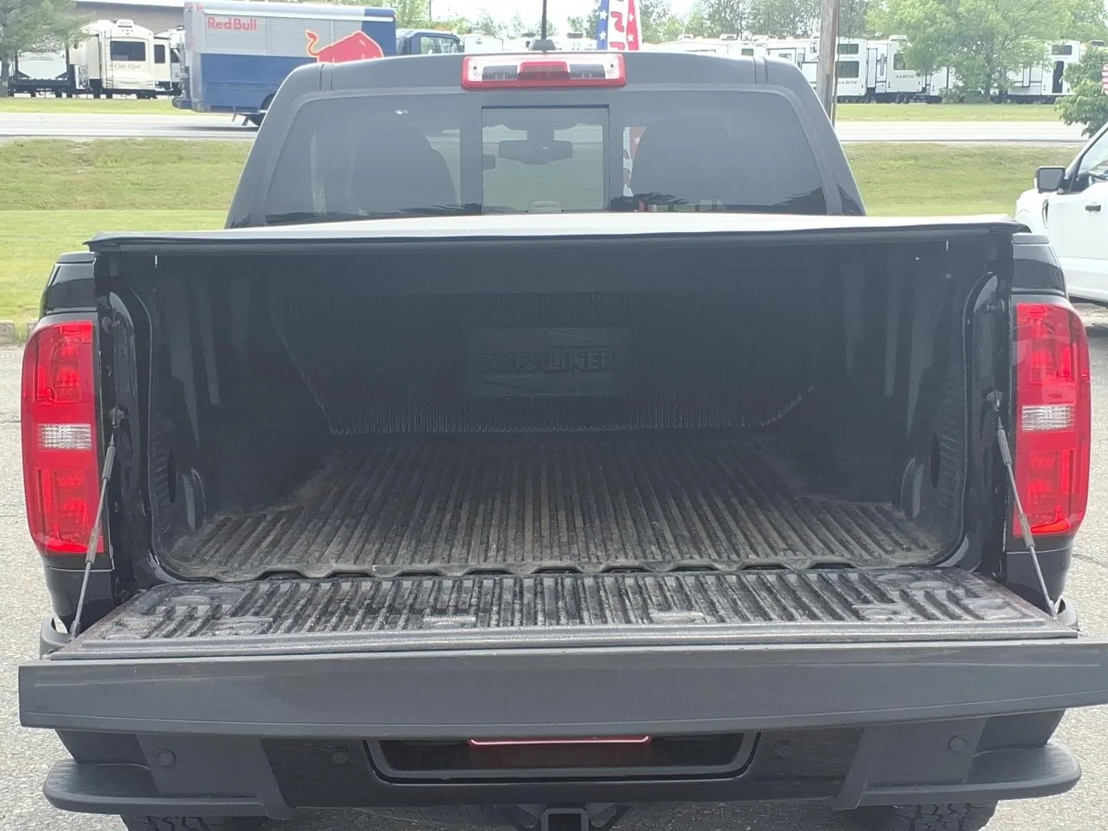 Used 2019 Black Chevrolet Z71 image 9