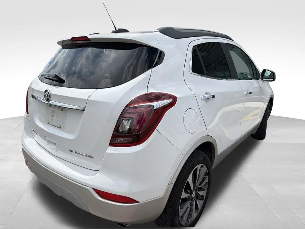 Used 2018 White Frost Buick Essence image 21