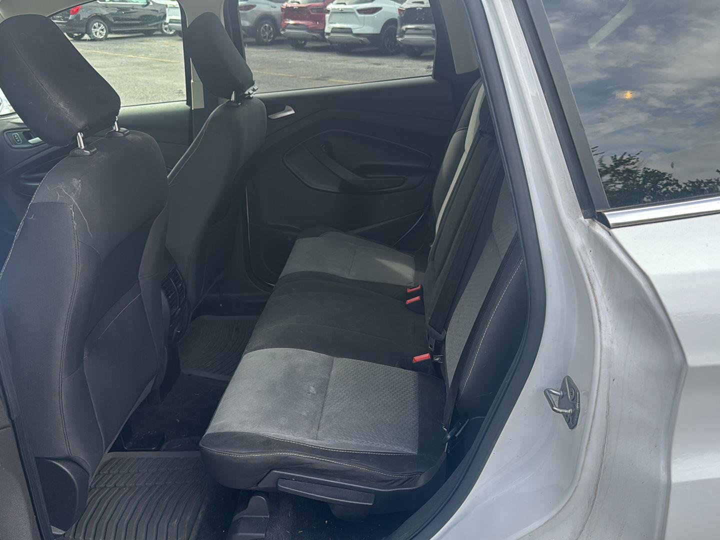 Used 2019 Oxford White Ford SE image 19