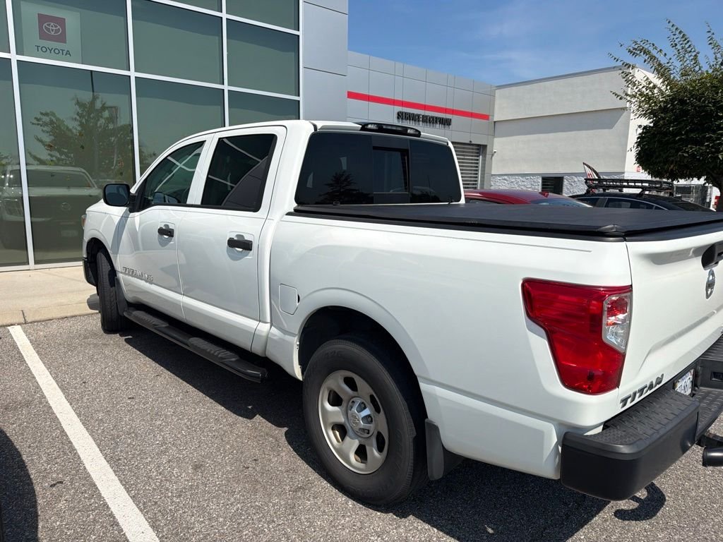 Used 2018 White Nissan S image 4