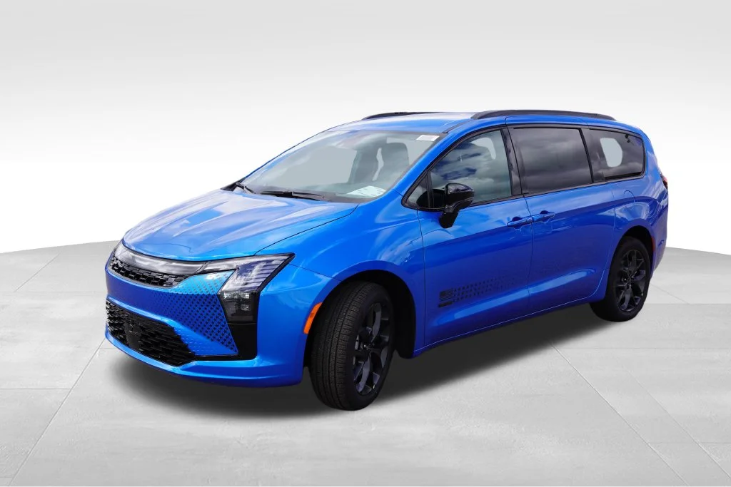 New 2027 Hydro Blue Pearl-Coat Paint Chrysler Select image 7