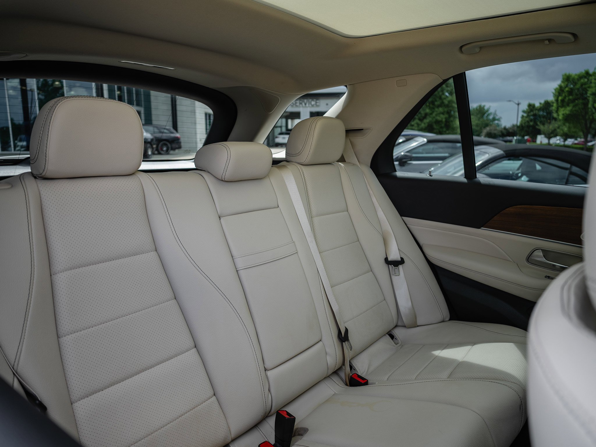Used 2022 Gray Metallic Mercedes-Benz GLE 350 image 32