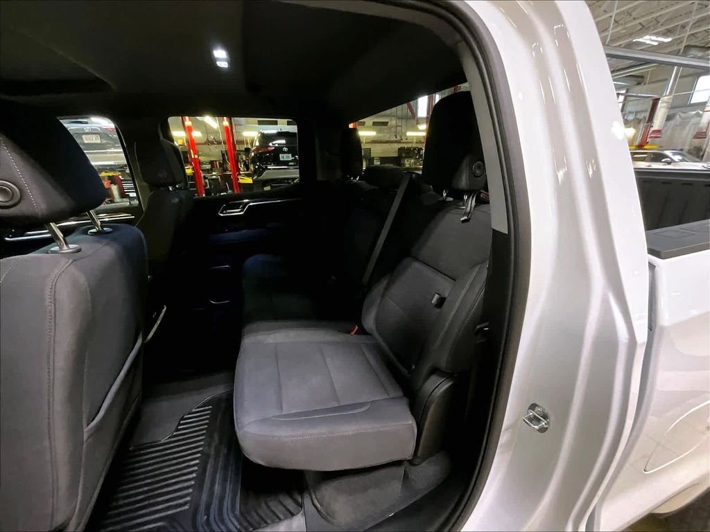 Used 2023 White GMC Elevation image 15